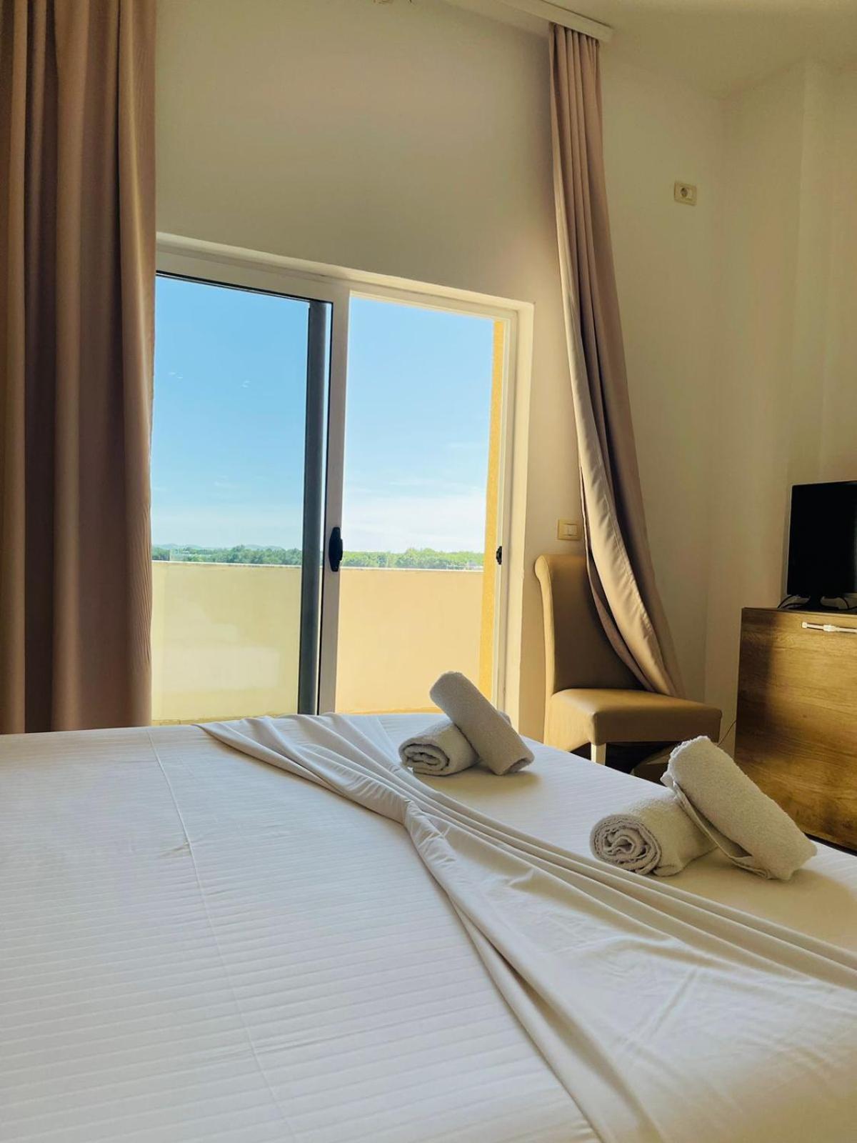 Hotel Princ Golem  Ngoại thất bức ảnh