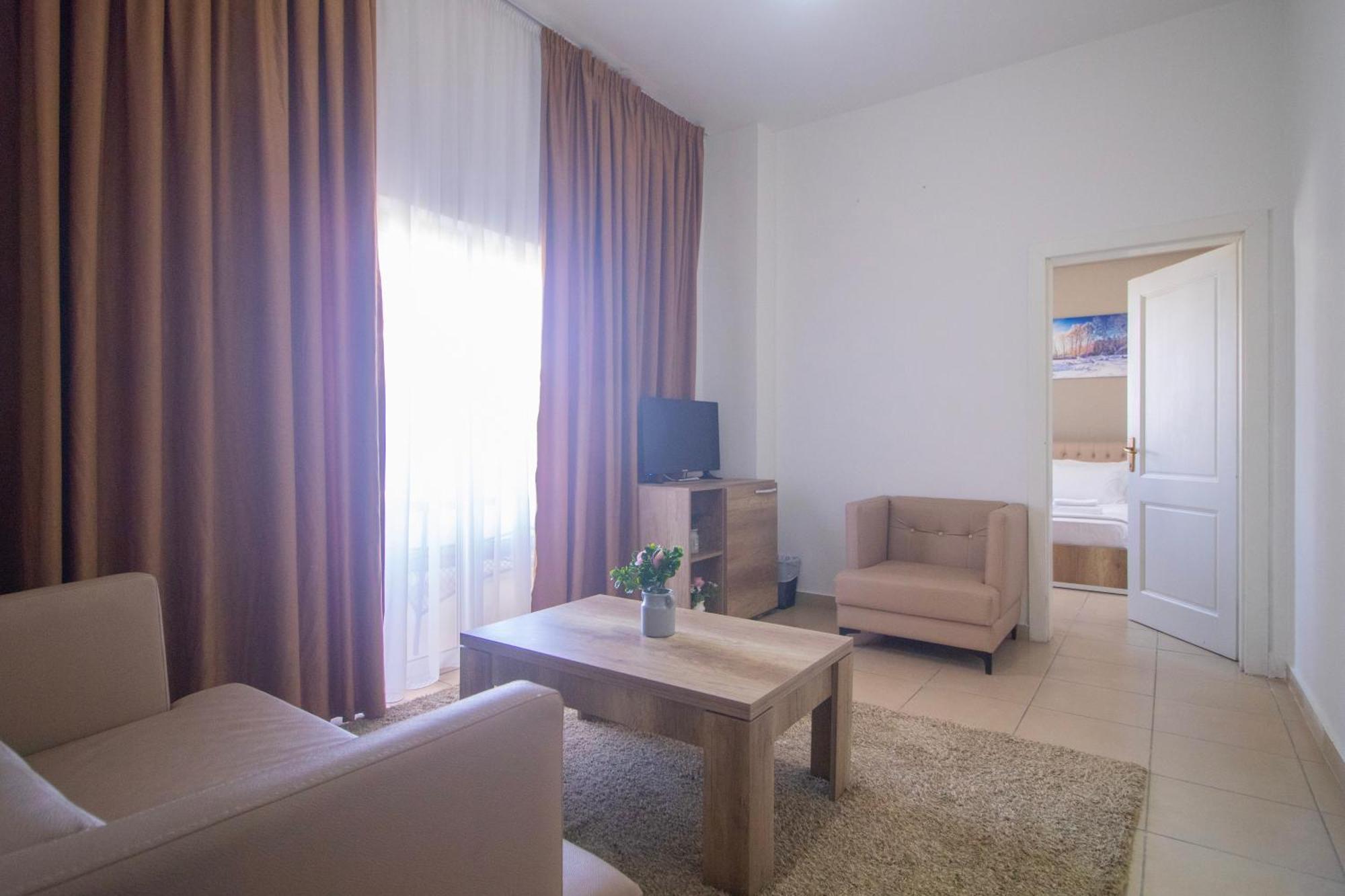 Hotel Princ Golem  Ngoại thất bức ảnh